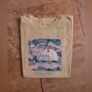 NORTH FACE - Cream Tee with Mountain Graphic - Mens Large
